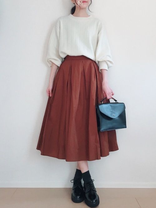 如果搭配的是長版針織衫上衣,蓋到屁股的長度也不會顯得整個人好矮小。