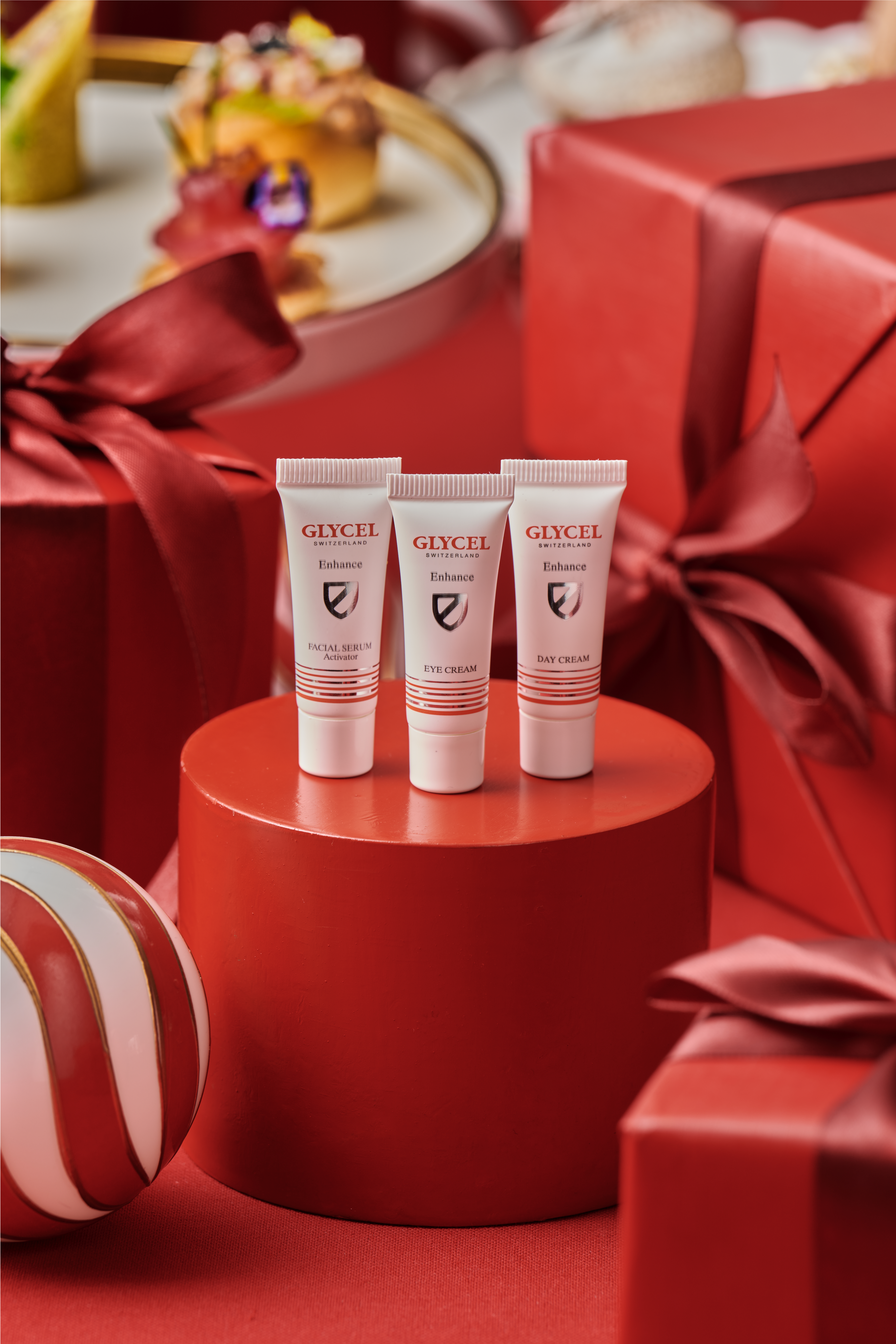 九龍香格里拉的大堂酒廊聯乘著名瑞士護膚品牌「GLYCEL」打造「紅絲絨濃情聖誕」下午茶!