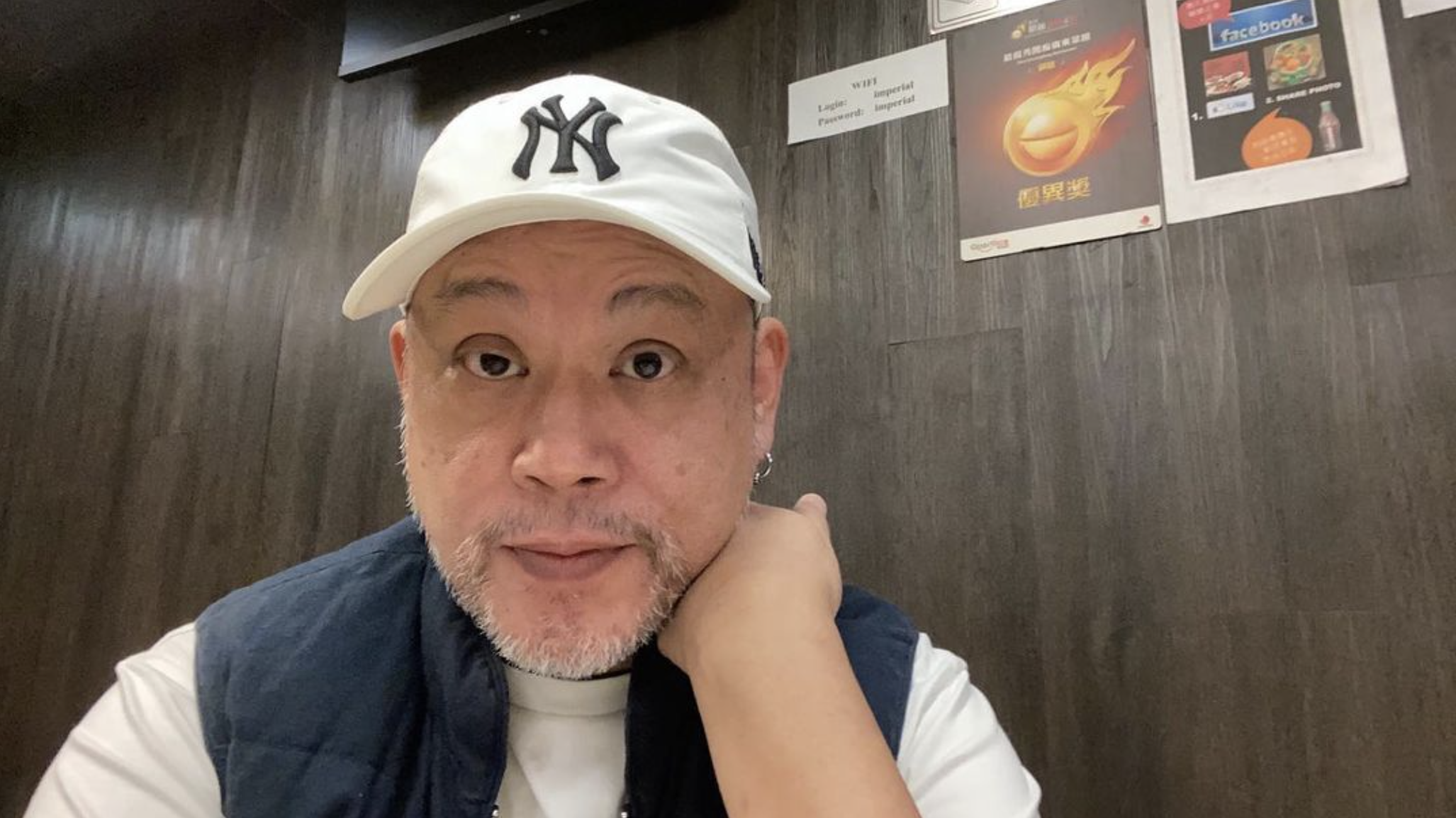 邱萬城曾表示更喜歡舞台劇的演出,特別是音樂劇因為可以一次過唱歌跳舞演戲。