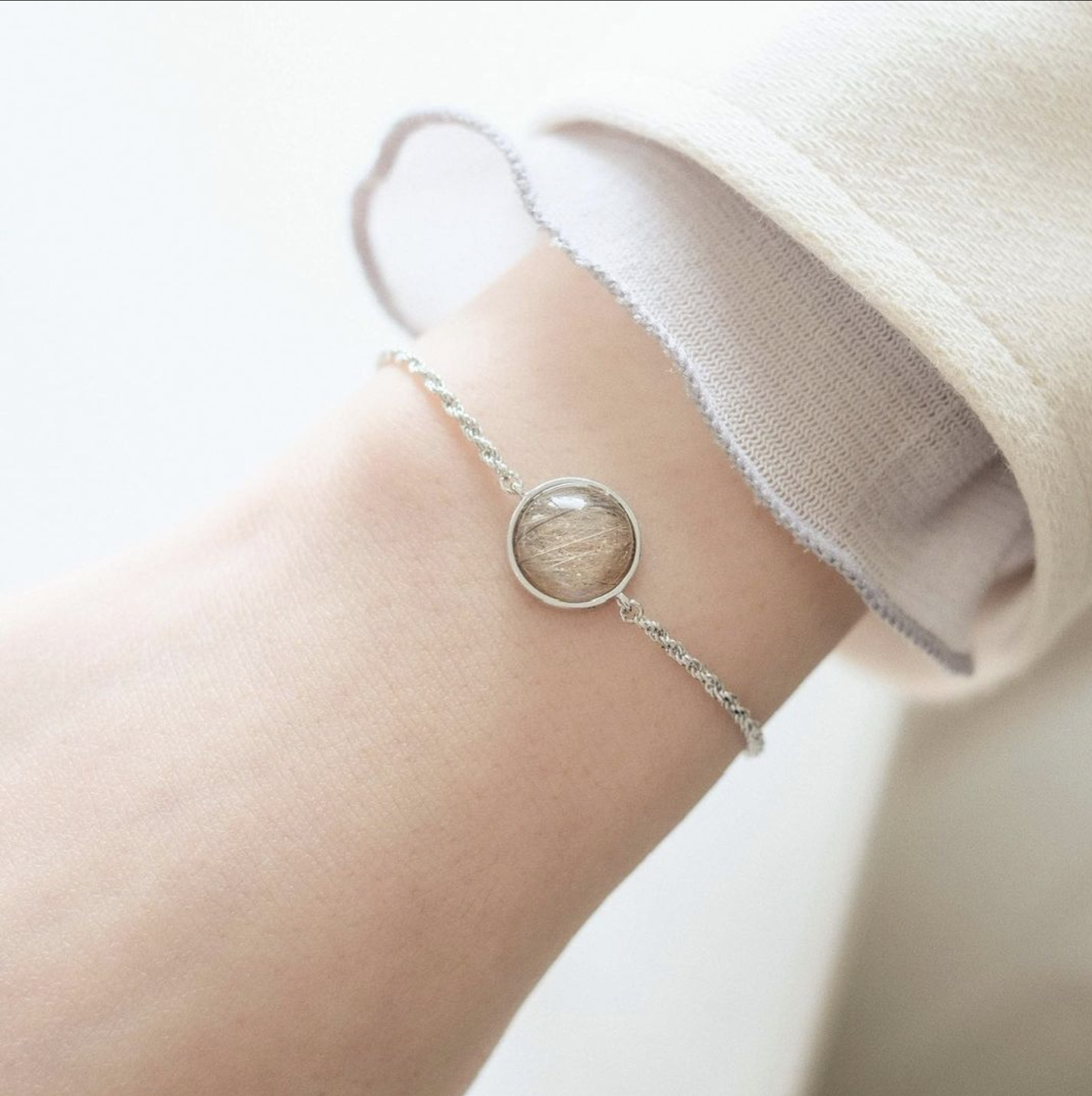 店舖的所有款式也是主理人Shanade設計，材質也能夠一直收藏保存。