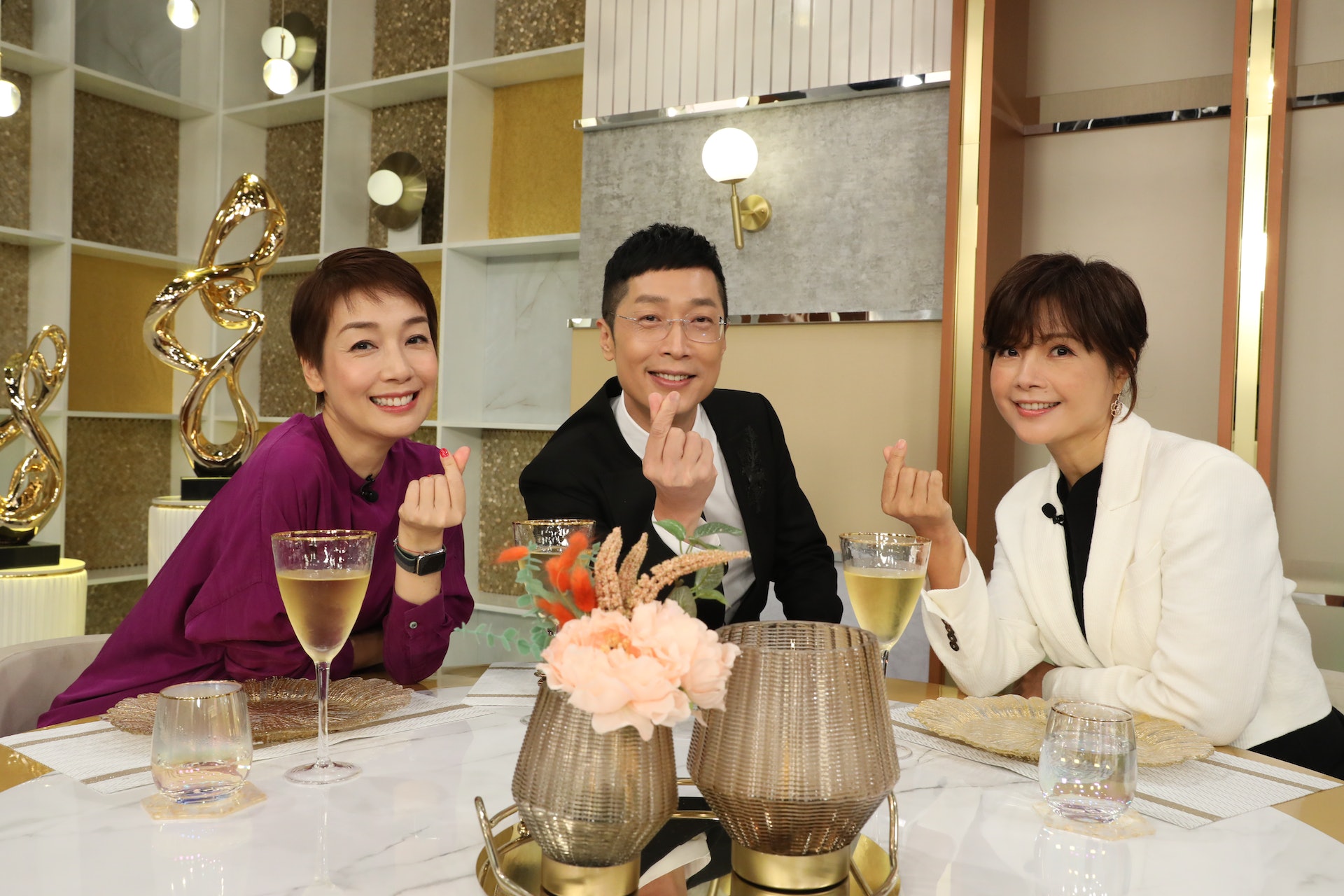 馬浚偉（馬仔）邀來53歲曹眾（JoJo）和51歲江美儀「雙劍合璧」作嘉賓