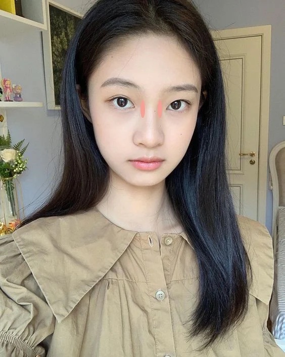  淚溝消除法3、按壓鼻樑促進循環