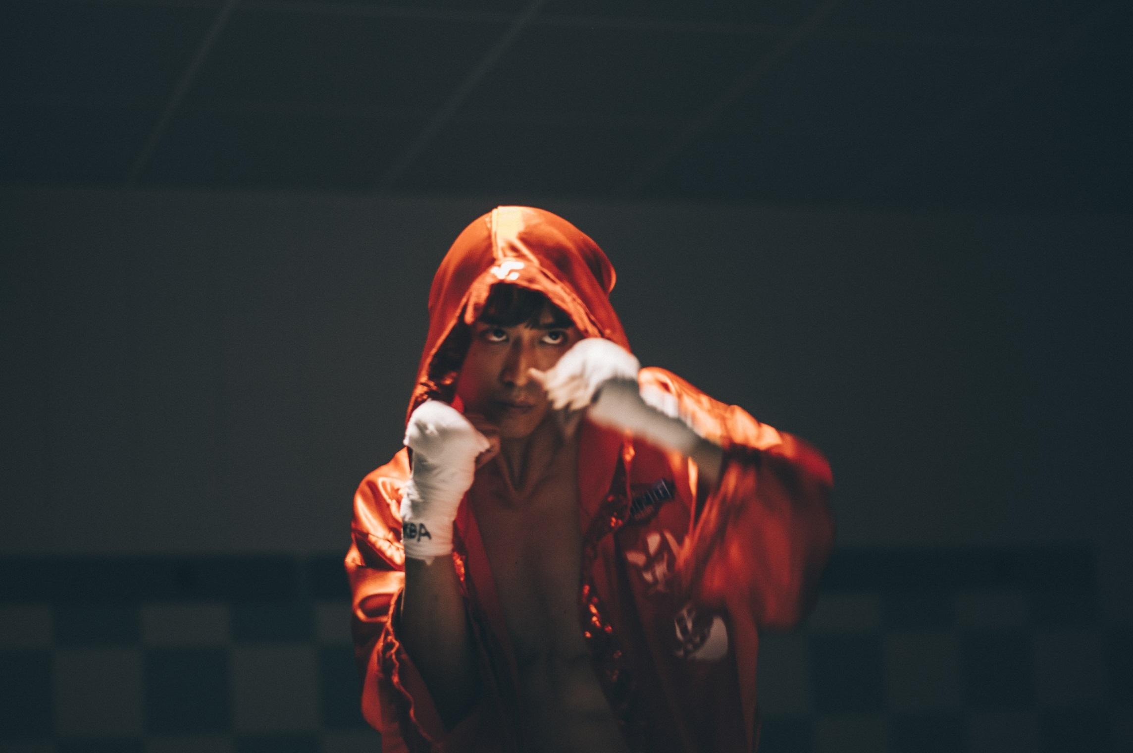 故事講述AK飾演的歐陽駿決心要成為亞洲拳王