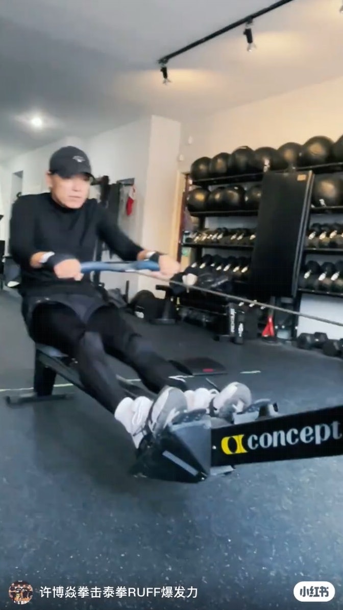 身型不但沒有走樣，反而比以往更健碩