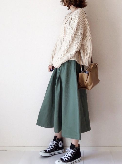 A字裙不但能修飾身材,把腰部到腳踝全部隱藏起來。