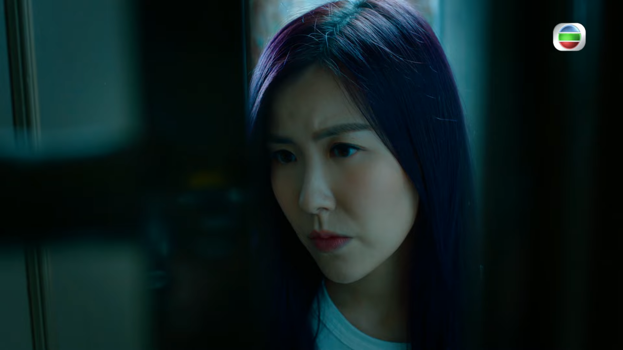 劉佩玥出場時會有兩個髮色：啡色和紫色