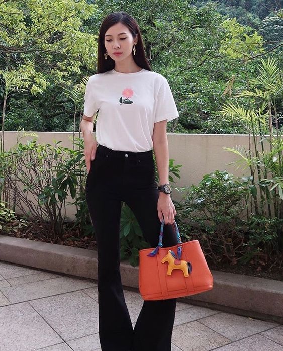 Garden Party手袋集休閒與高貴於一身，是不少女生第一個選擇入手的袋款。