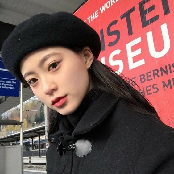 用雙手以「下顎線」按摩法來重拾天然的V面