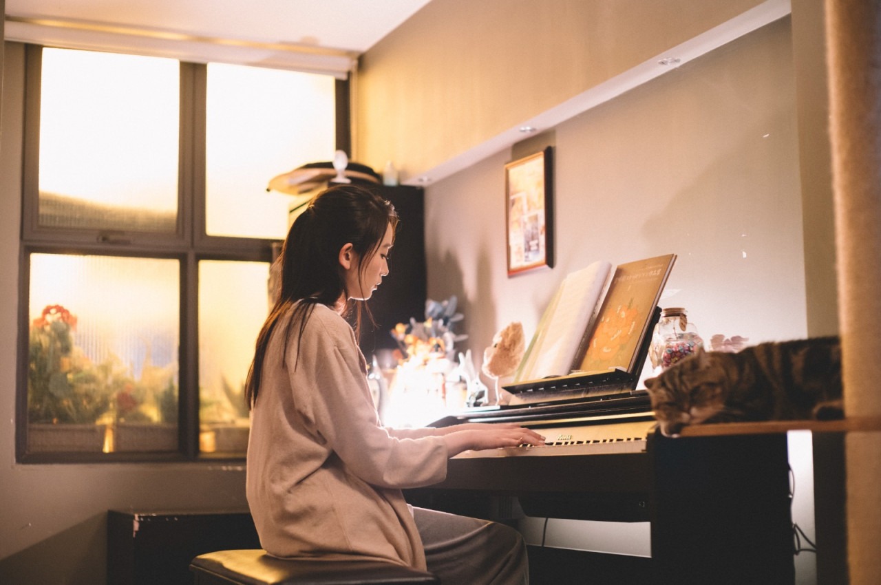 被譽為最美星二代龔慈恩的女兒林愷鈴，這次在《繩角》中飾演的姜秀賢將和AK會有感情線。