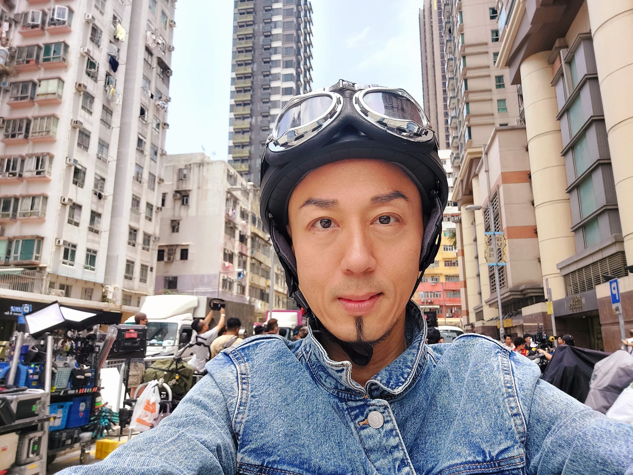 戴耀明在1991年報名亞視藝訓班，後來在1994年轉投無綫電視，至今已經入行32年。