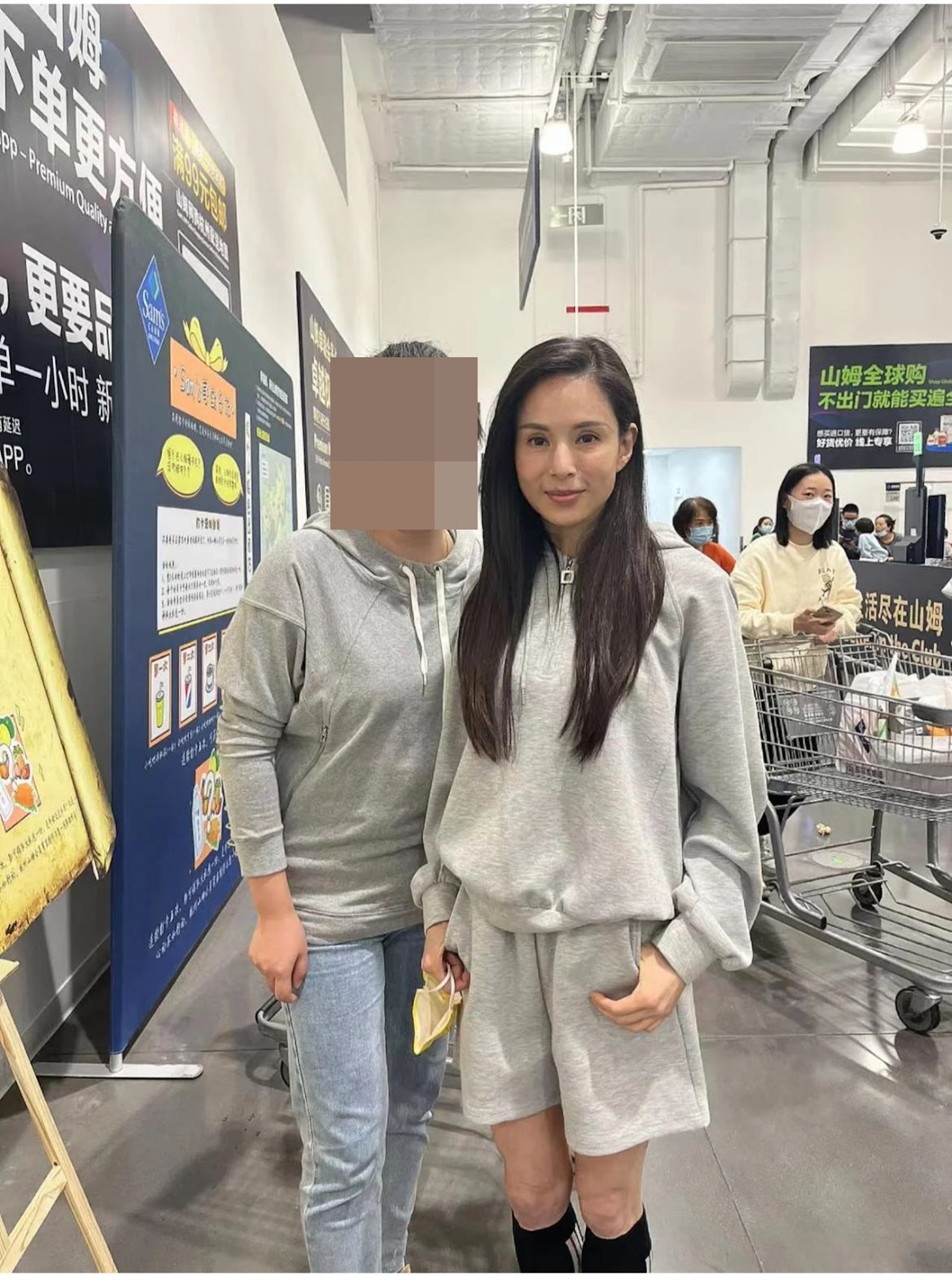 李若彤在原相機拍攝、沒有加上任何美顏濾鏡之下，令到她的素顏真實樣子曝光。