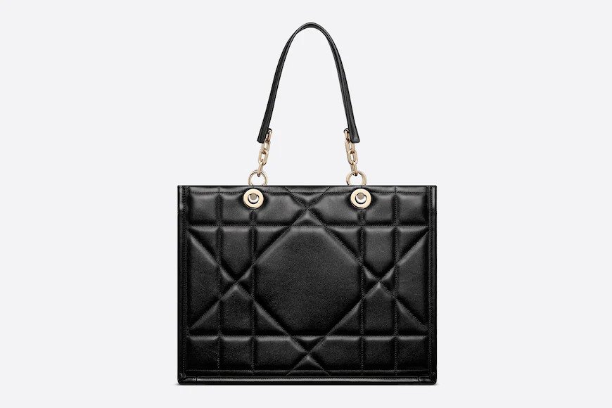 MEDIUM DIOR ESSENTIAL TOTE BAG HK$39,500