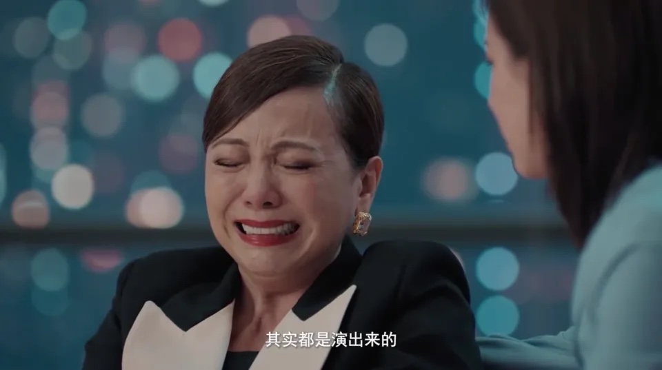 不少網民表示隔著螢幕都戥鄧萃雯心痛