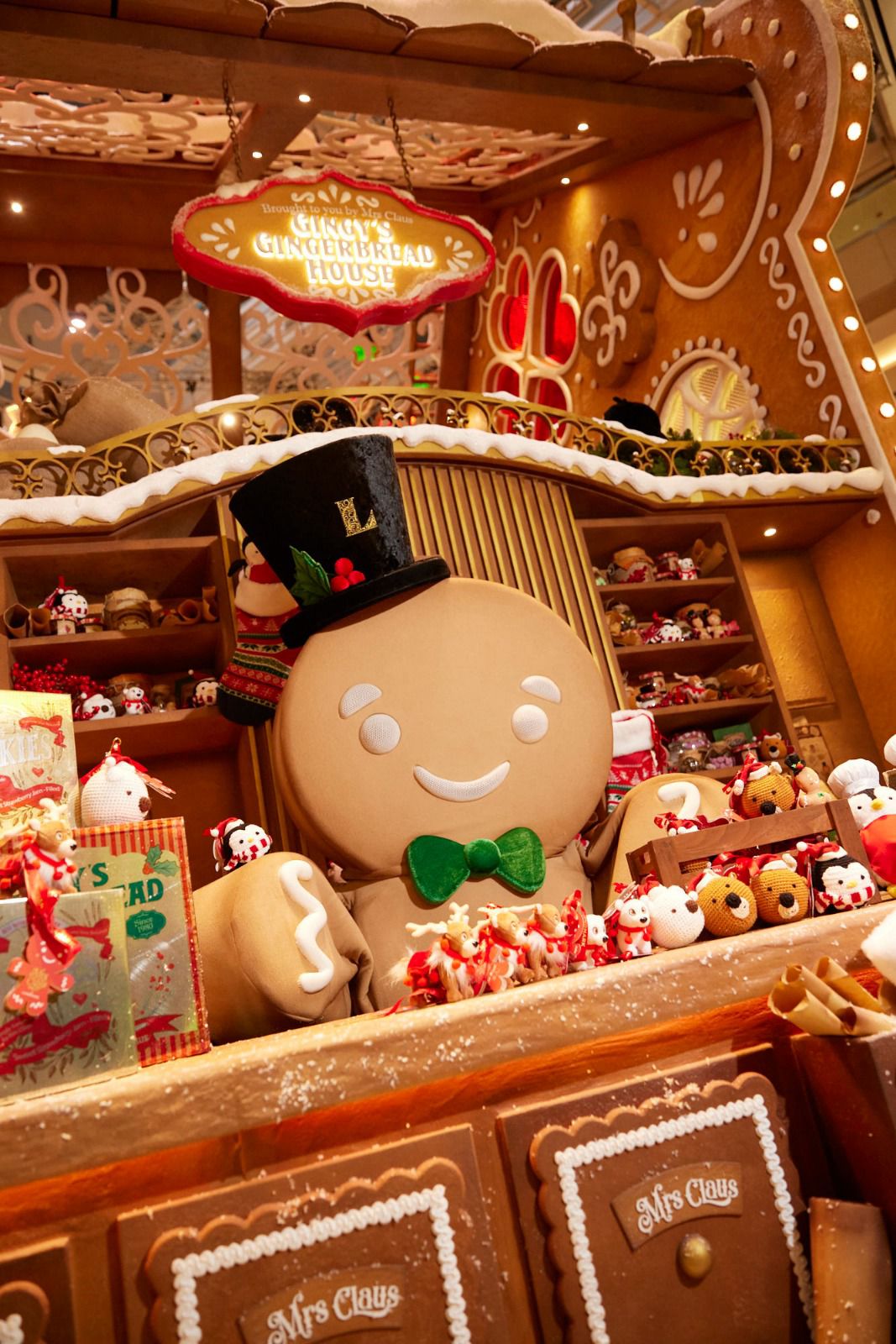 Mrs Claus聖誕婆婆率領她的聖誕助手薑餅人為大家帶來節慶時刻