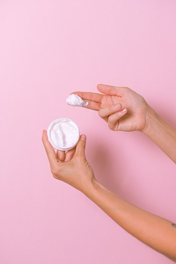 霜狀面膜的成分和乳霜類似,具備面霜和晚霜的雙重功效。