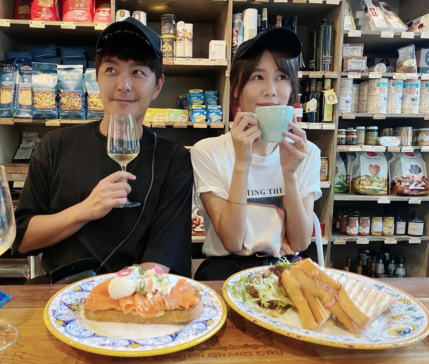 希望能邀請到太太黃翠如上台合唱,更笑指:「大家都知唱歌係佢嘅必殺技。」