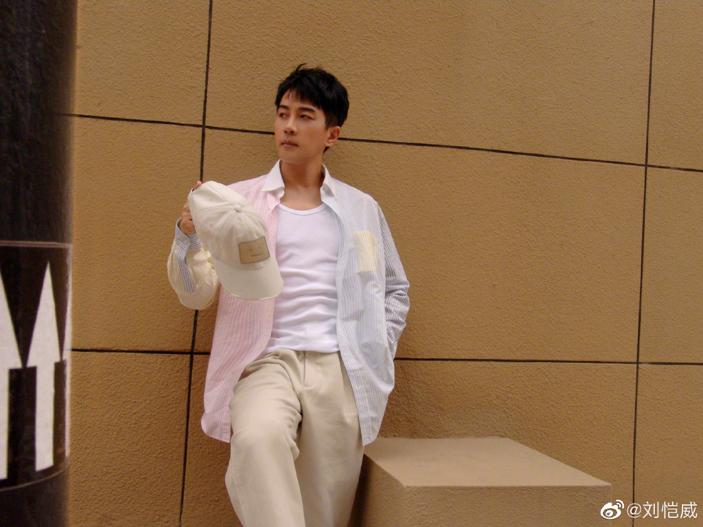 劉愷威顧慮到再婚的話，女兒就歸前妻扶養而不願意公開與李曉峰的關係。