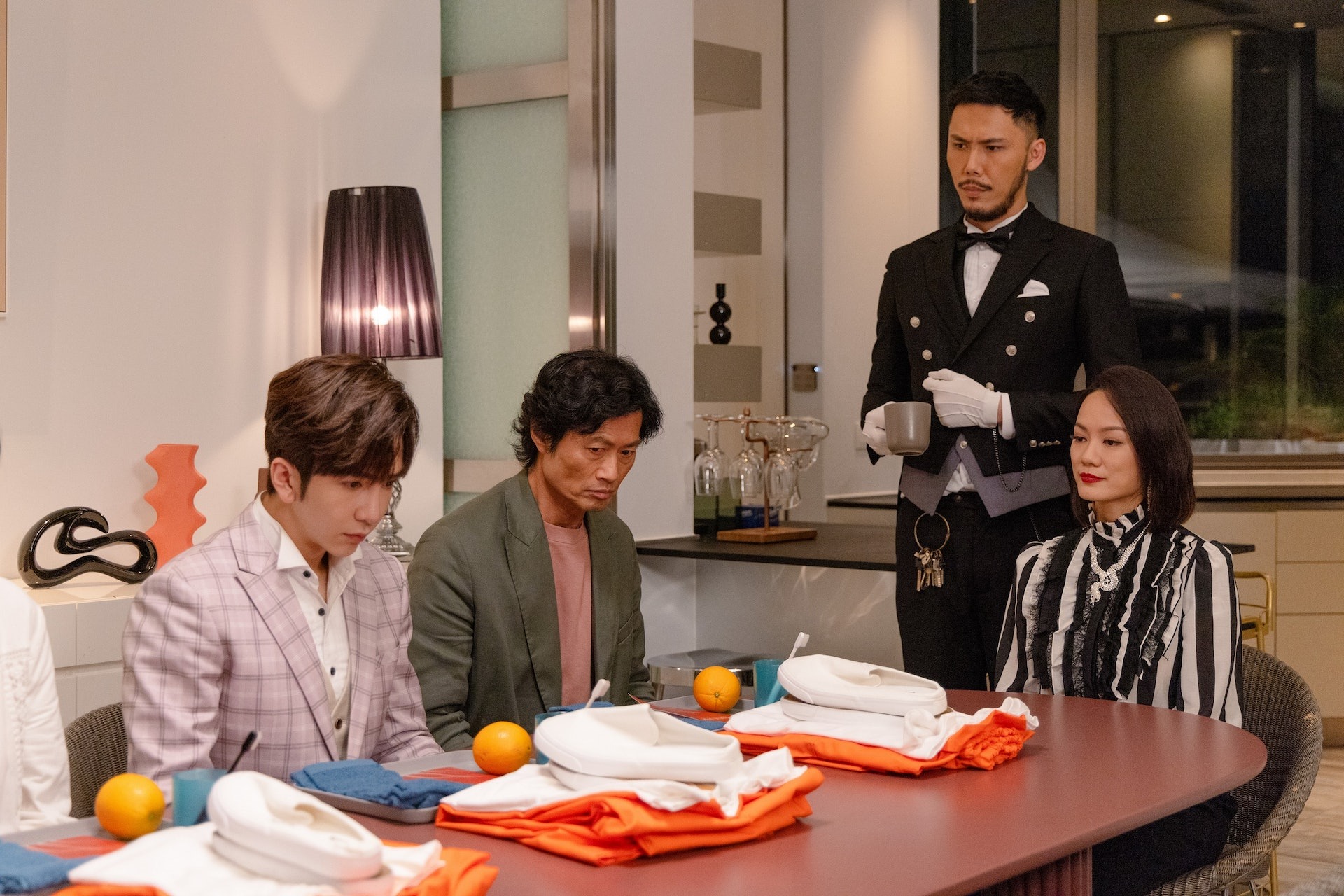 參加者入住千呎豪宅,期間有一些規則需要嚴格執行。