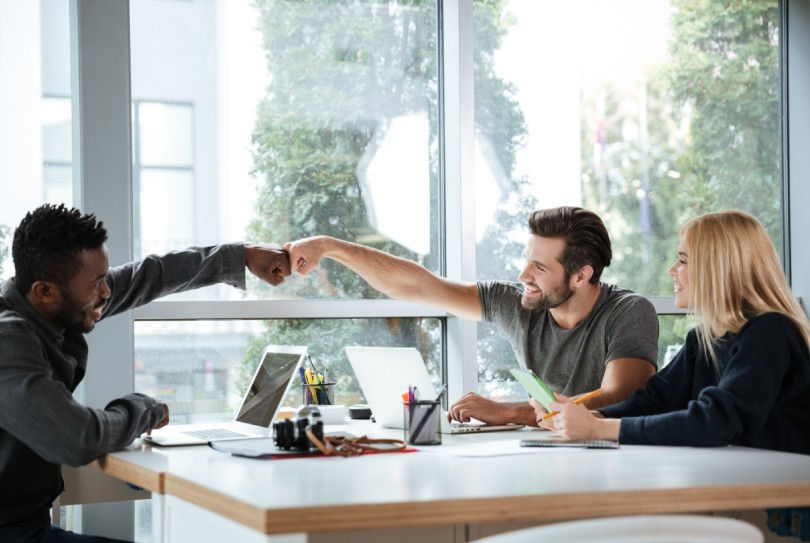 職場難免給人一種冰冷的壓迫感。