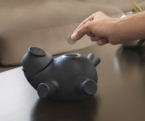 原始存錢法：把日常洗費多出來的錢全部放入小豬存錢筒。