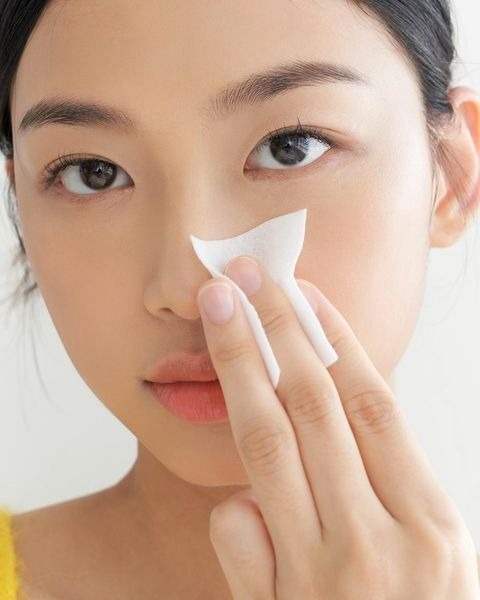 肌膚缺水、鎖水力不足也會導致皮膚暗沉。