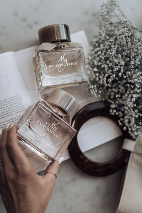 每一種香水都是獨一無二的作品,有它獨特的辨識度和秘方,因此不建議疊香。