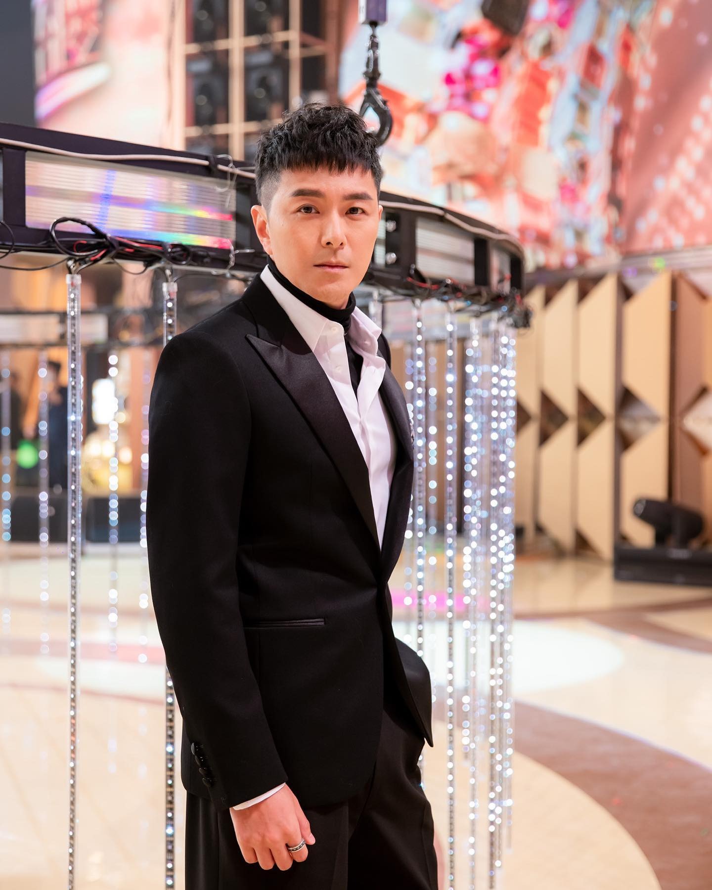 蕭正楠自小非常怕醜,但現時唱歌是享受,不會緊張。