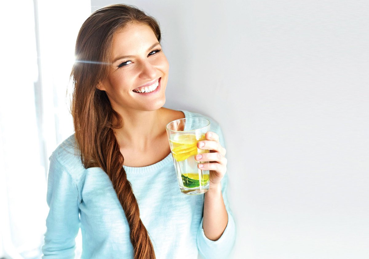 飲檸檬水可以幫助抗老化、減少日曬傷害。