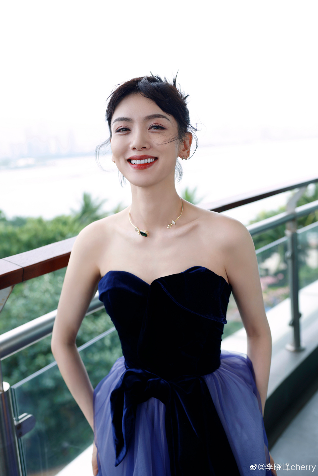 李曉峰一改以往「晒愛」態度。