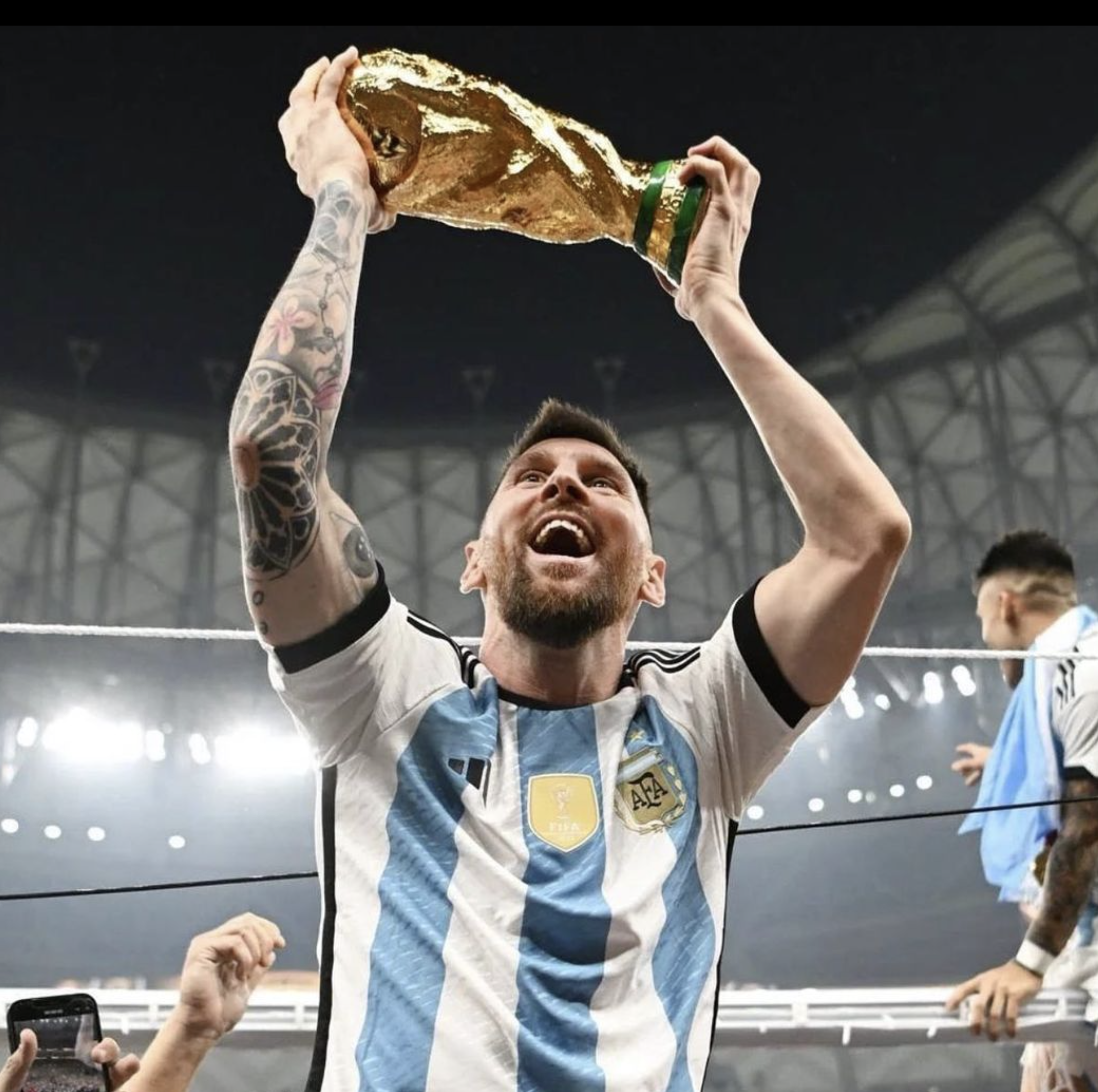 美斯的第五次也是最後一次參加的世界盃，最終也完夢，在頒獎環節，美斯更贏得表彰最佳球員的「金球獎」！