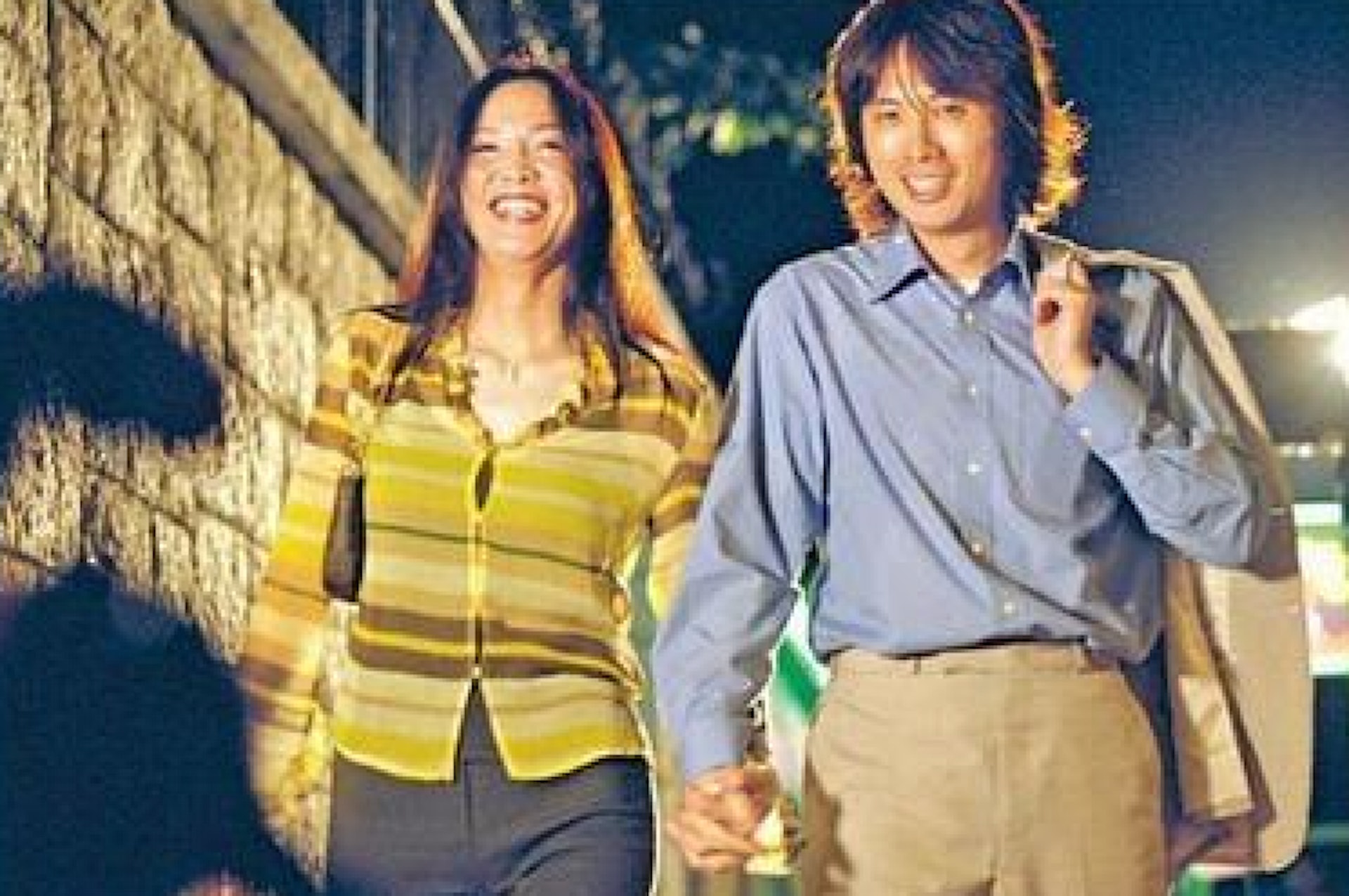 Do姐約會時,換上一身休閒服,搭配這款LV暗花圖案腋下手袋。