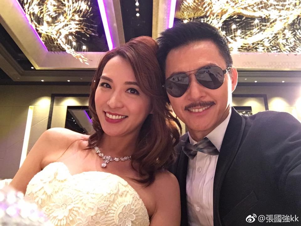 張國強過去拍劇也不止一次與女演員有親密的演出,但依然保持零緋聞。