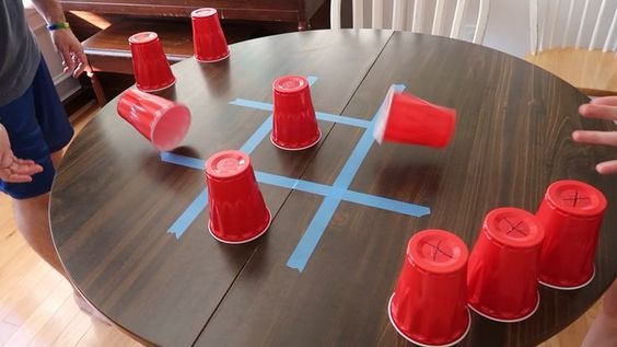 聖誕必玩Party Game2：Flip Cup Tic Tac Toe