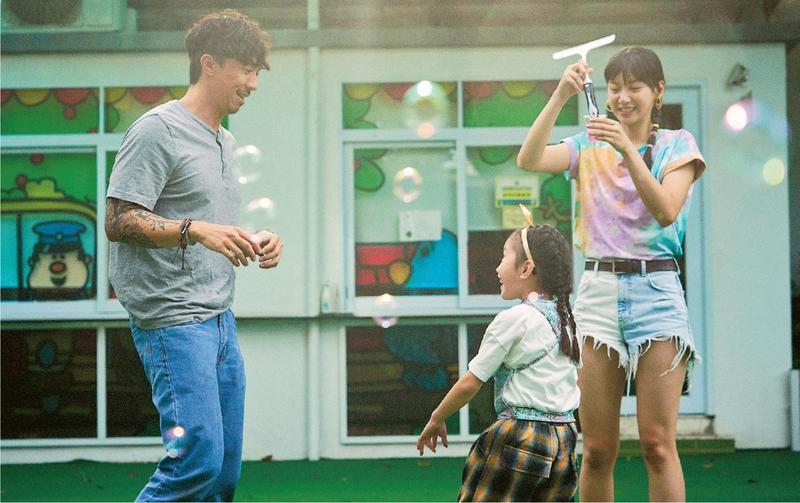 《窄路微塵》未上映先奪得《第59屆金馬獎》的「最佳原創音樂」。
