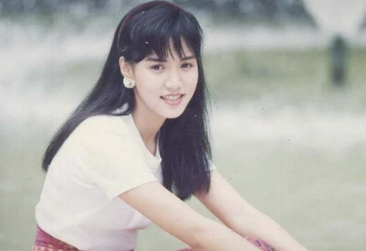 黎瑞恩於90年代出道,當時是寶麗金力捧的玉女歌