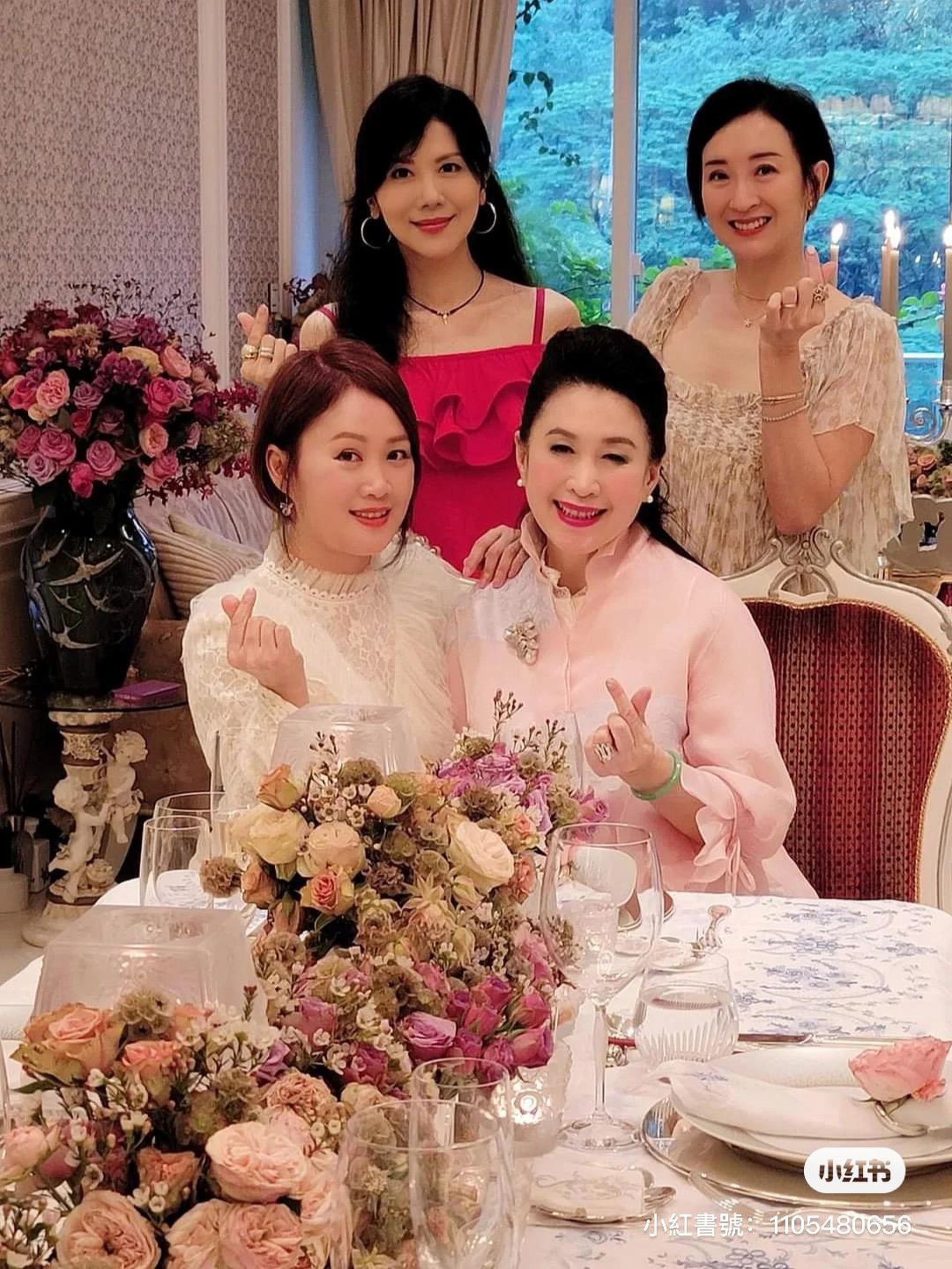 梁小冰卻被閨蜜出賣上載未經修圖的原圖，令她的真實狀態曝光！