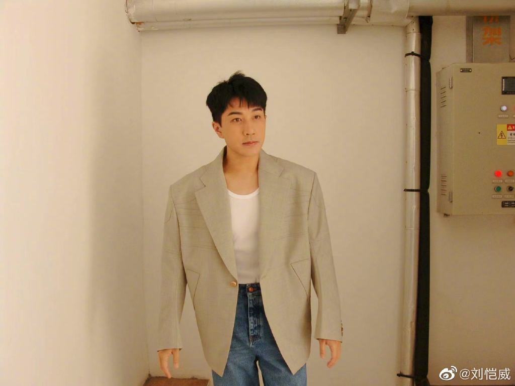 劉愷威上個月大方認愛李曉峰，如今卻傳出分手？