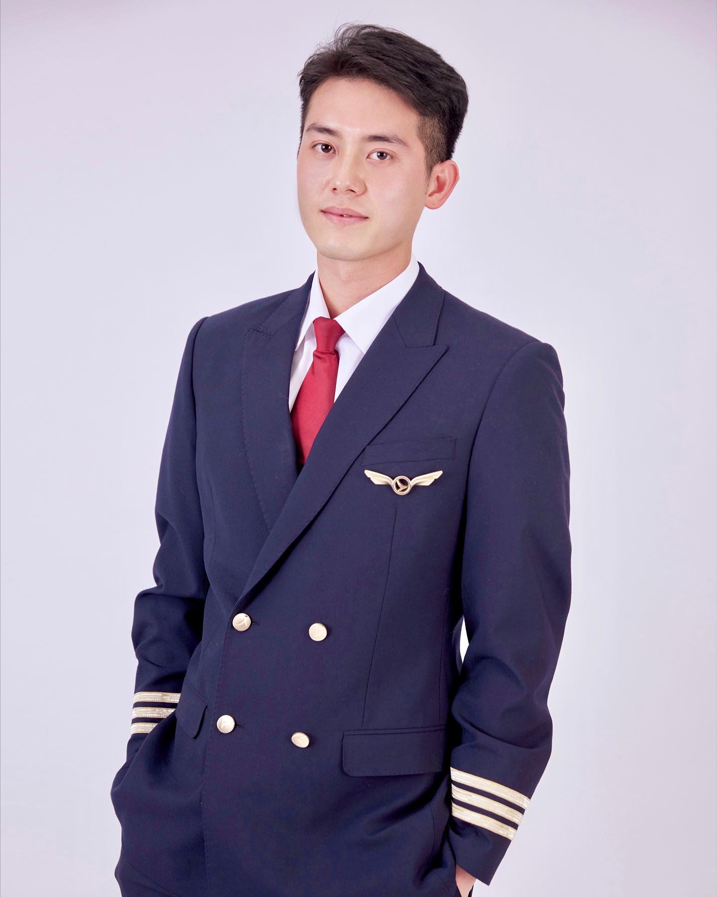 麥明詩與前機師盛勁為拍拖。