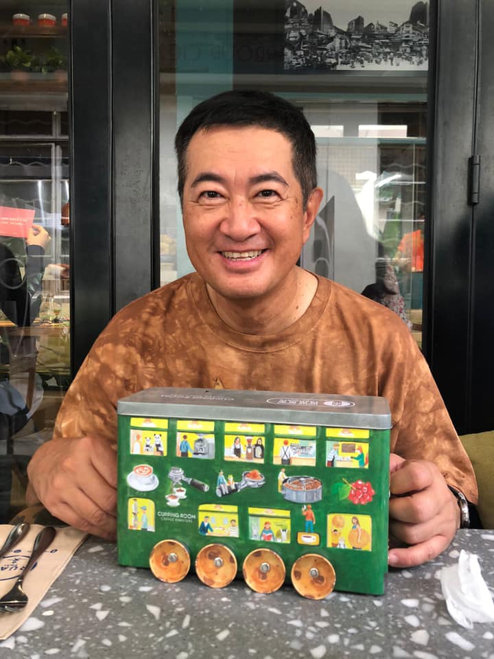 鄧梓峰家世顯赫資產高達20億。