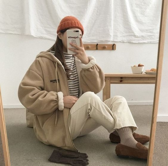 鮮色一點的毛帽有俏皮減齡的效果