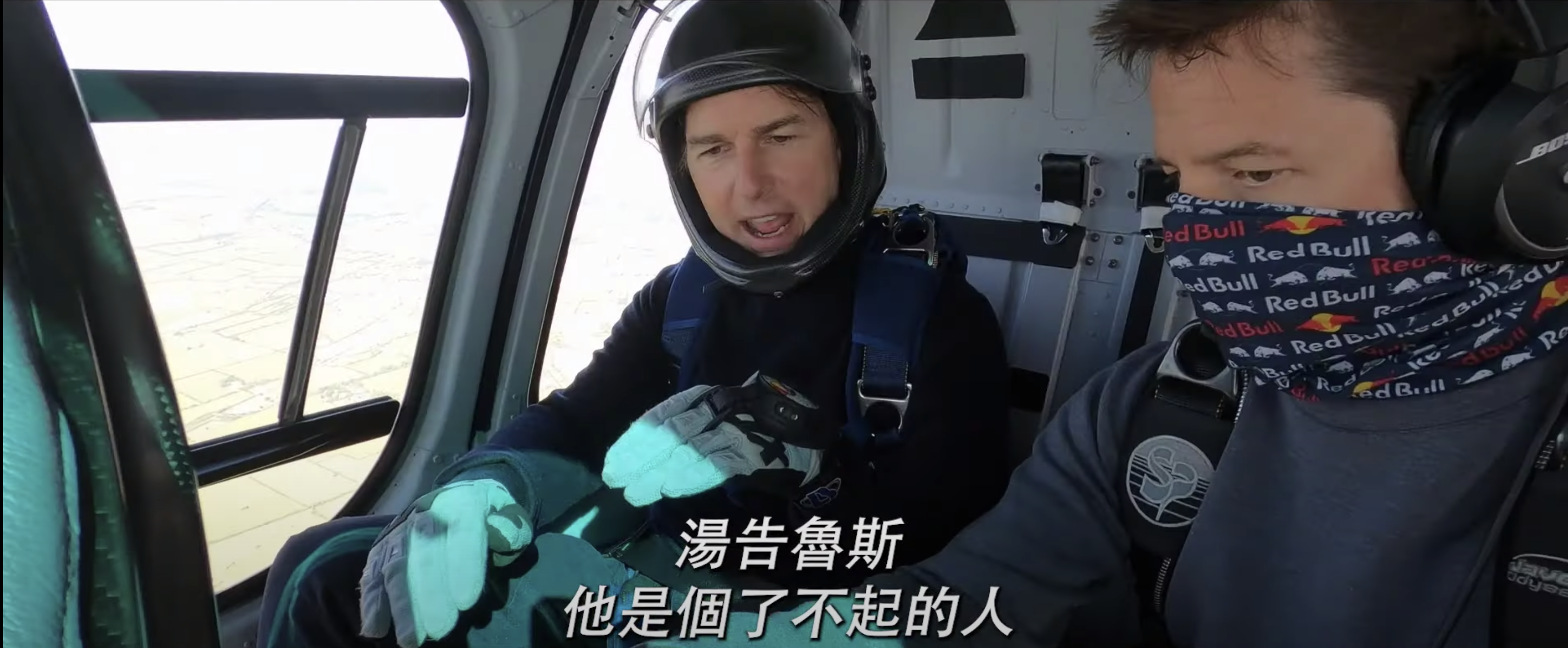 協助定點跳傘的教練更大讚湯告魯斯，教他什麼馬上就能學會。