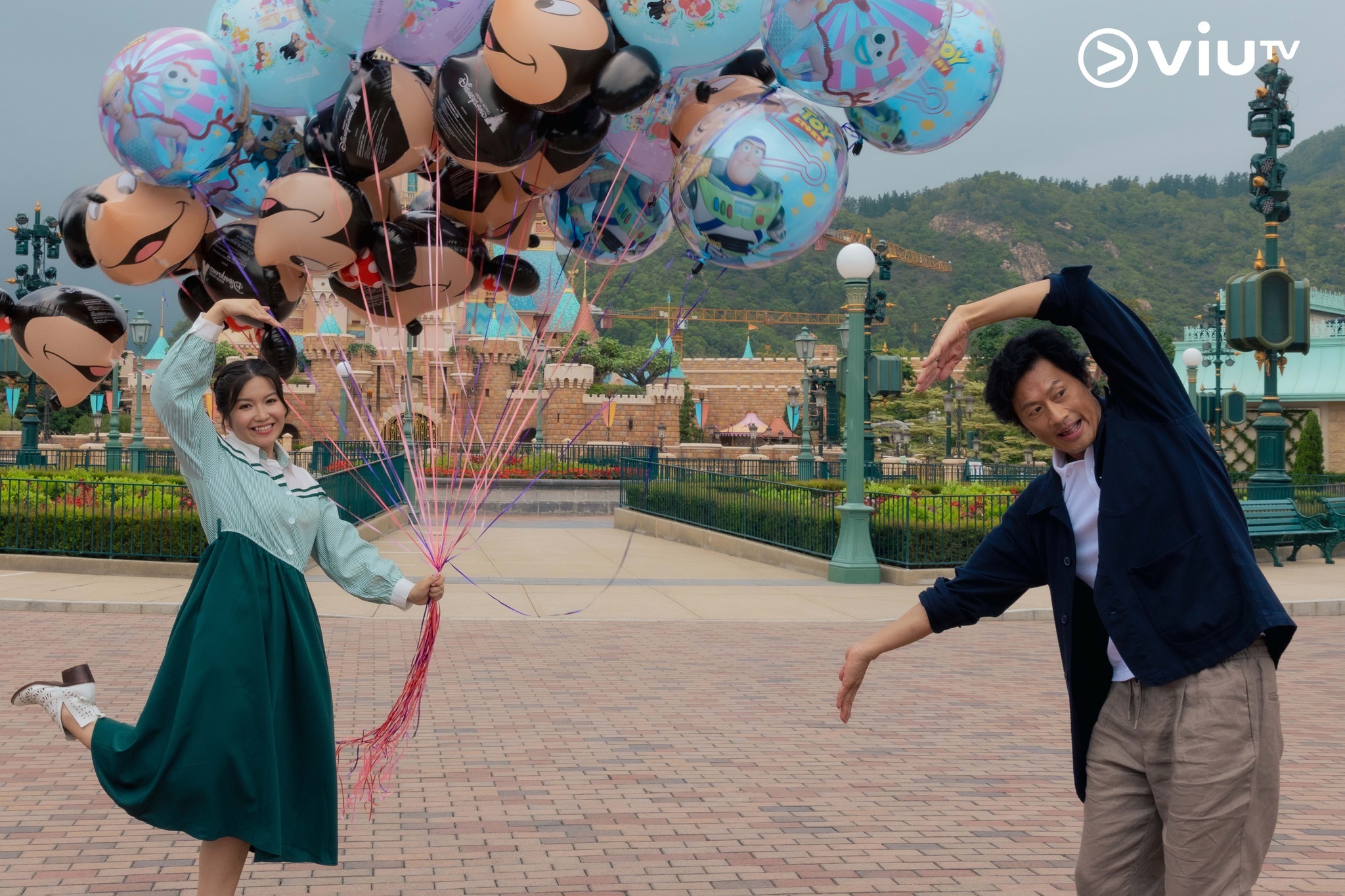 黃德斌指：「今次有娟姐嘅相助，我哋呢對夫婦演得好融洽。」