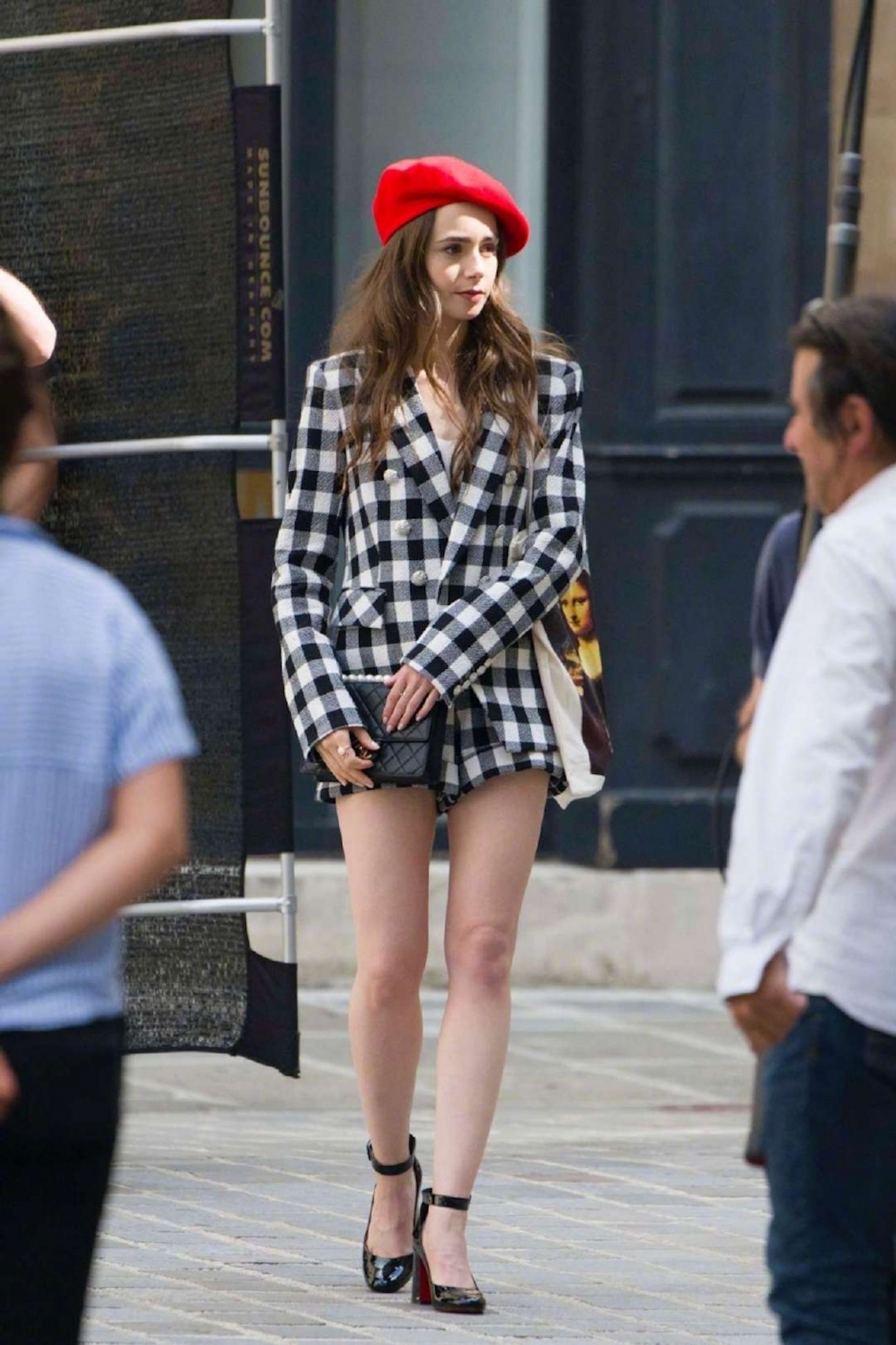 Christian Louboutin的黑色搭帶粗跟高跟鞋，價值7,100港元。