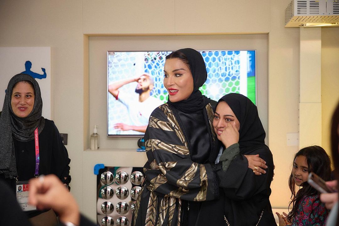 面對一切刁難,謝赫穆扎亦一一忍耐下去