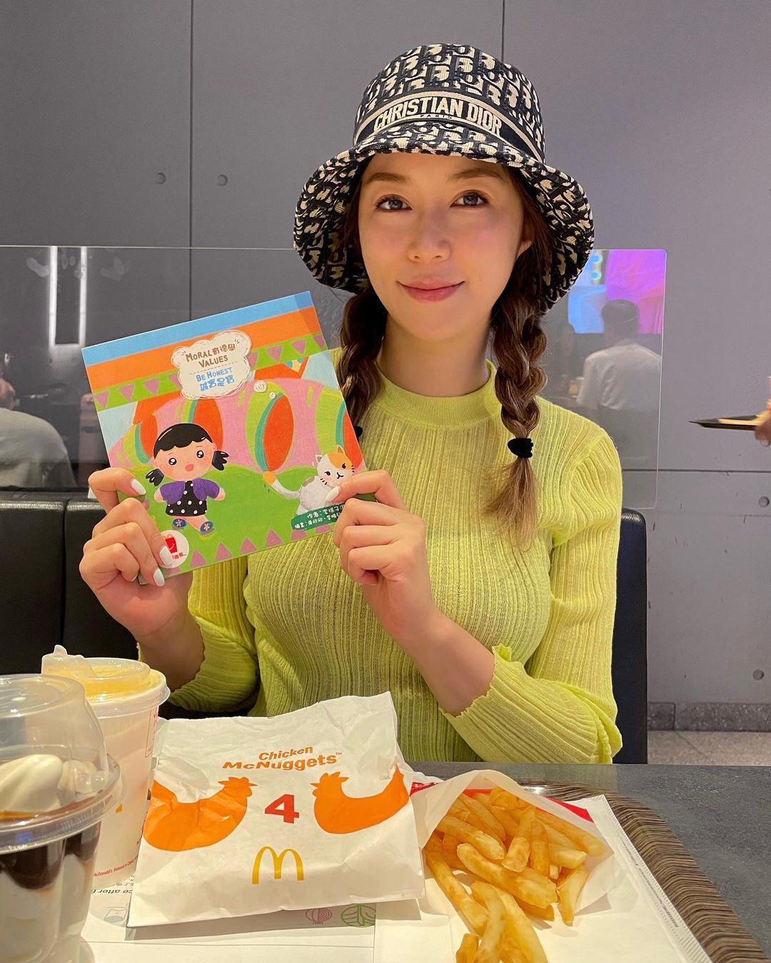 徐子淇凍齡秘訣2:早上吃水果