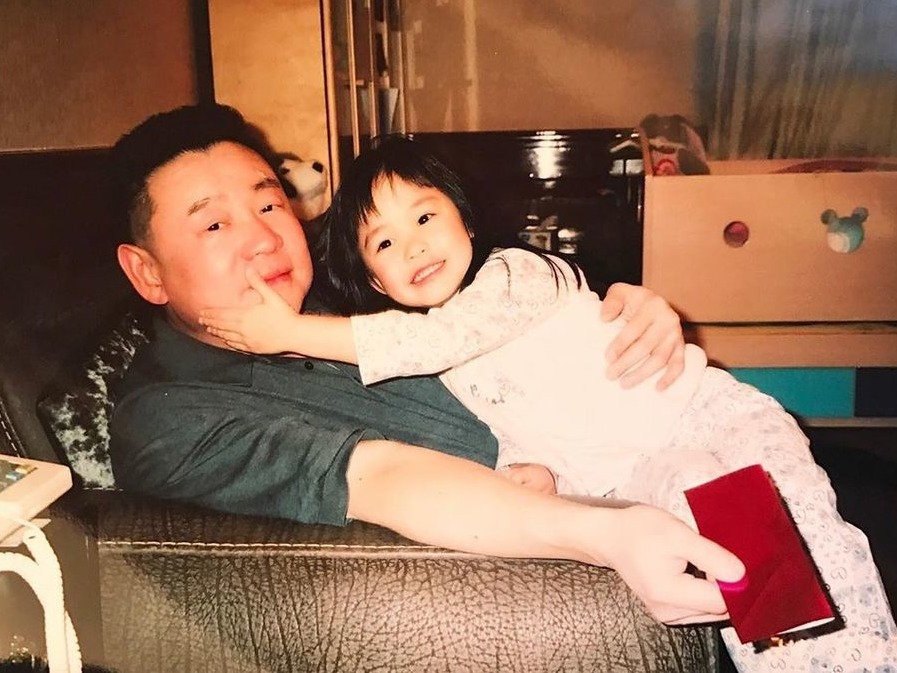 劉鑾雄與呂麗君所生的長女劉秀盈。