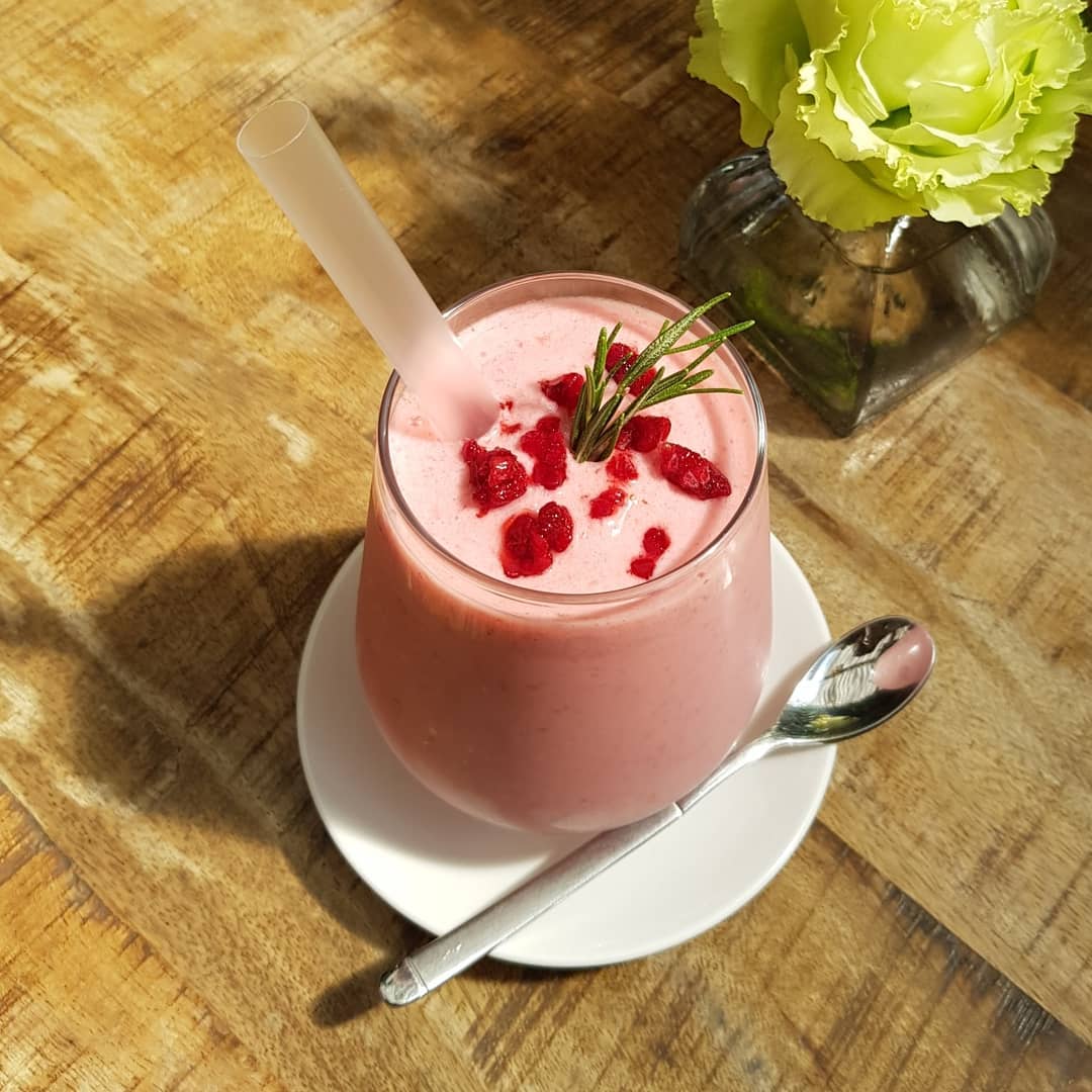 店內主打供應咖啡、茶、輕食。