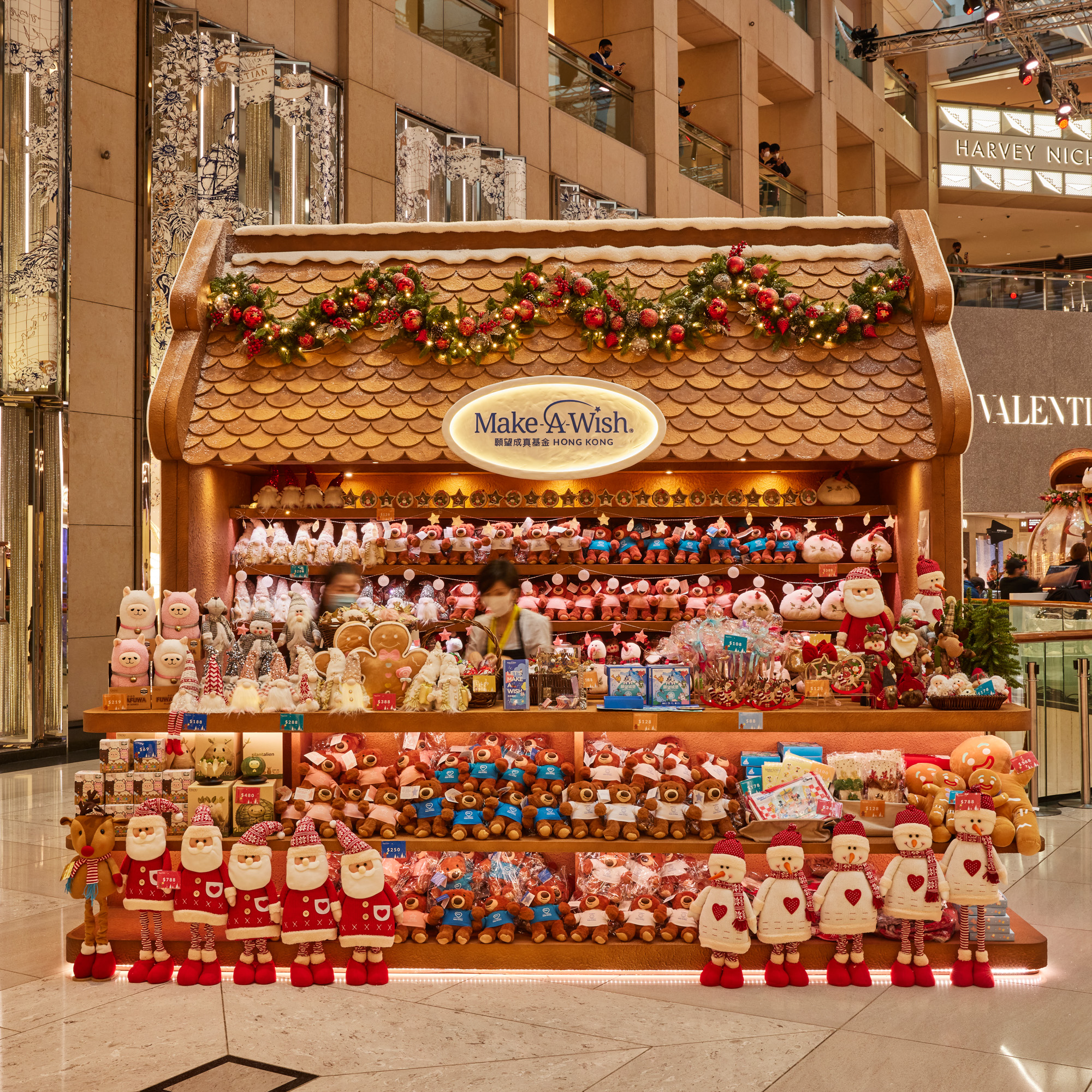 Mrs Claus Bakery禮品店亦準備了多款充滿節日氣氛的慈善紀念品