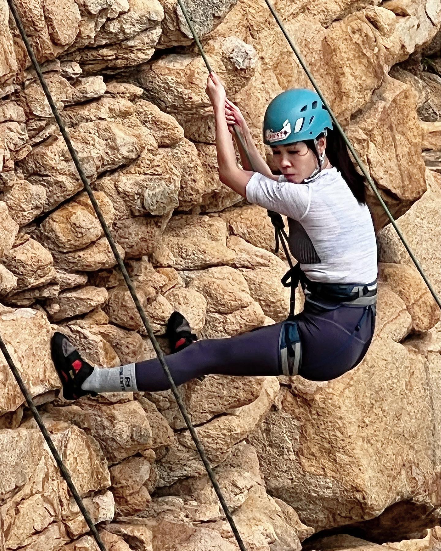 呂麗君不時分享攀石的相片。