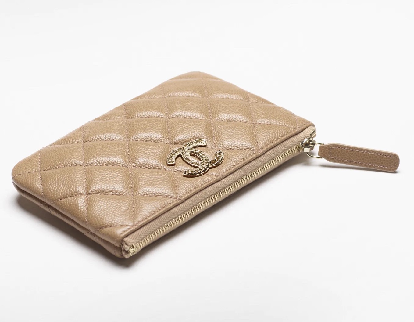 粒紋小牛皮質料更是襟用不易刮花的實用之選